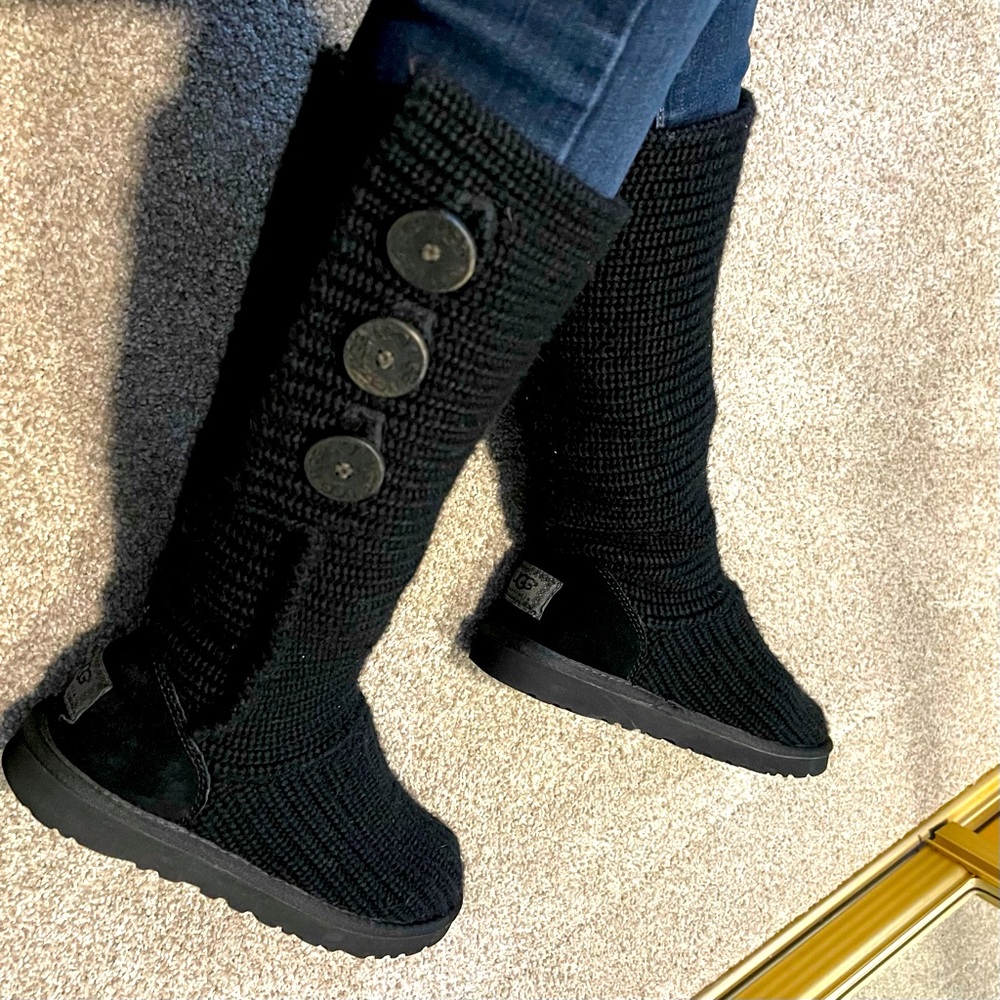 Ugg Classic Cardigan Boots Black sz 7 warm boots